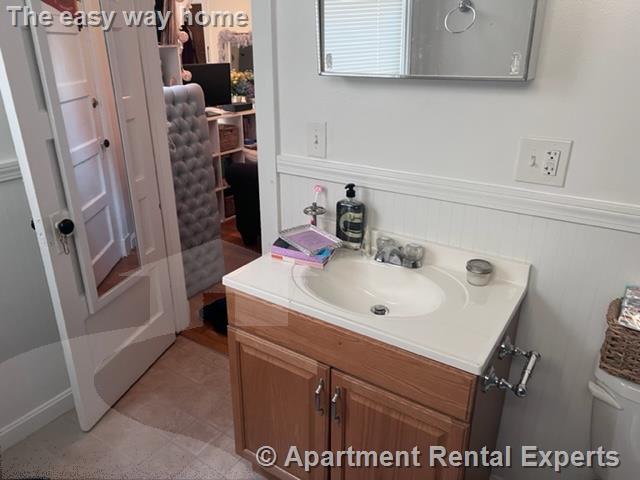 Studio bed, 1 bath apartment for rent at 10 Garrison Ave Unit 2, Teele Square — photo 10 of 12
