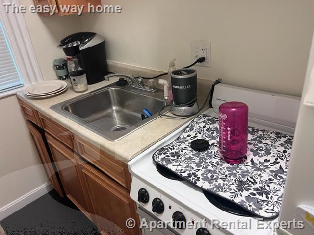 Studio bed, 1 bath apartment for rent at 10 Garrison Ave Unit 2, Teele Square — photo 7 of 12