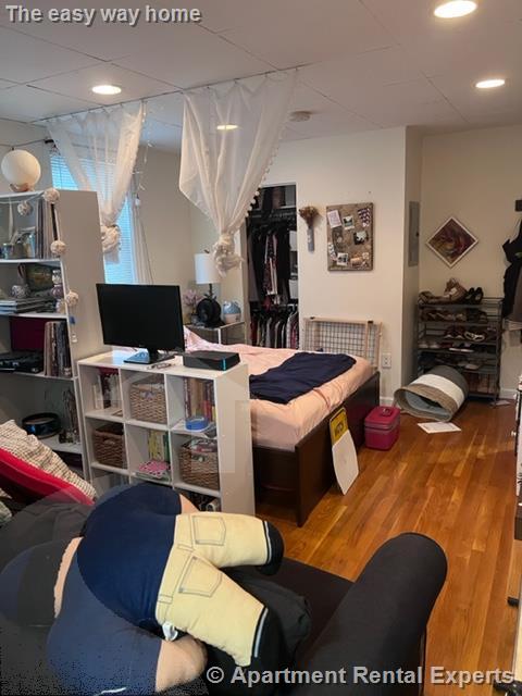 Studio bed, 1 bath apartment for rent at 10 Garrison Ave Unit 2, Teele Square — photo 1 of 12