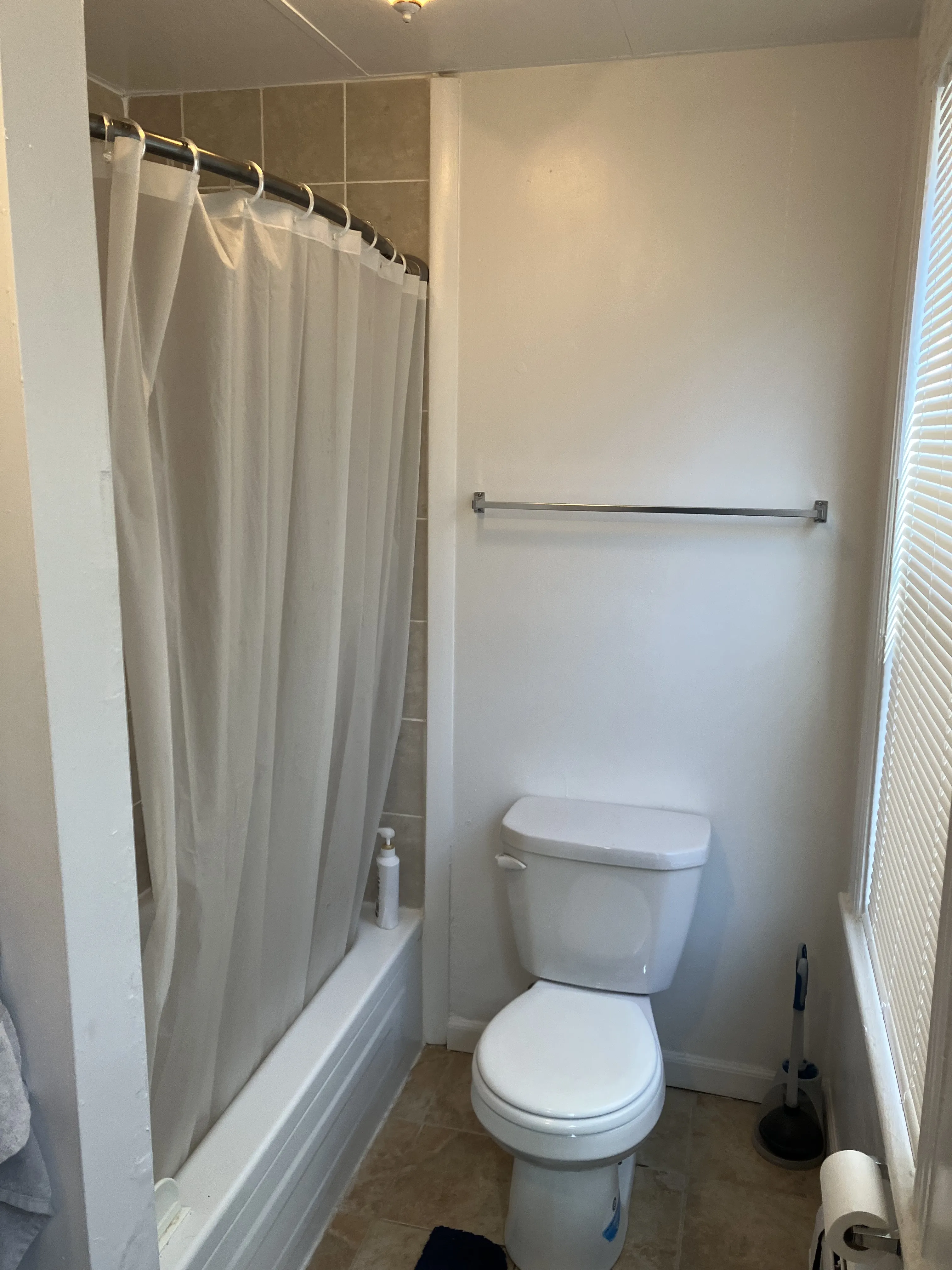 1 bed, 1 bath apartment for rent at 10 Garrison Ave Unit 3, Teele Square — photo 2 of 6