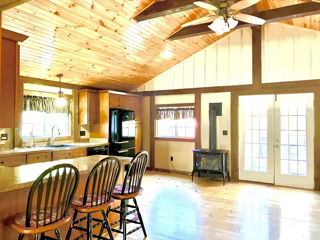 1 bed, 1 bath apartment for rent at 10 Garrison St Unit 0, Groveland — photo 10 of 16