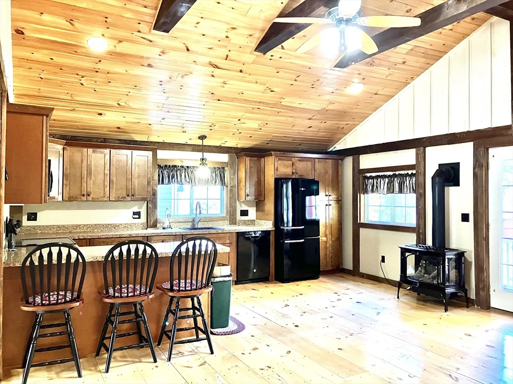1 bed, 1 bath apartment for rent at 10 Garrison St Unit 0, Groveland — photo 9 of 16