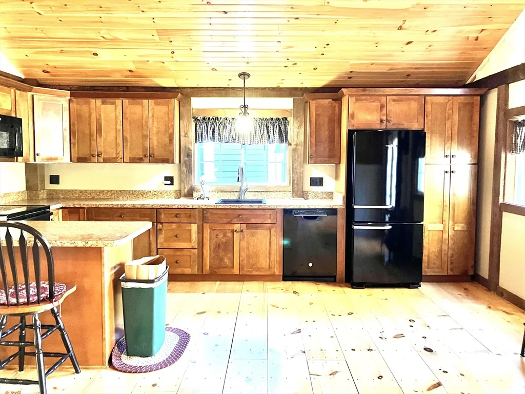 1 bed, 1 bath apartment for rent at 10 Garrison St Unit 0, Groveland — photo 12 of 16