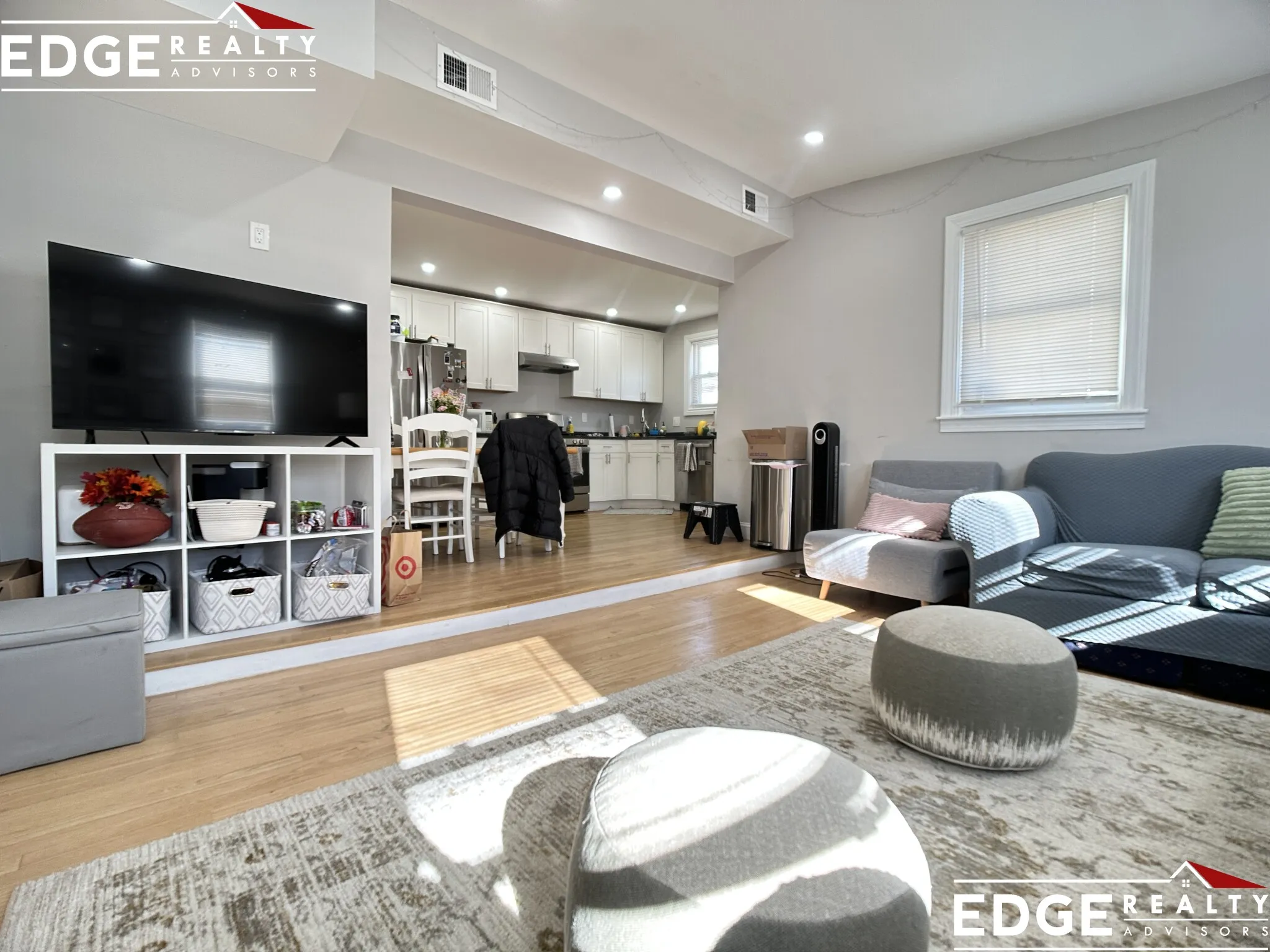 5 bed, 2 bath apartment for rent at 10 Glenmont Rd Unit 2, Brighton — photo 3 of 14