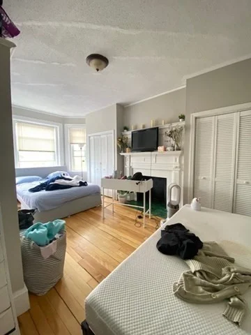 5 bed, 1 bath apartment for rent at 10 Glenville Ave Unit 3, Allston — photo 5 of 11