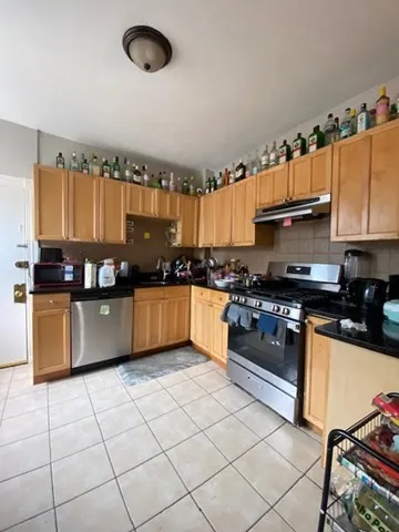 5 bed, 1 bath apartment for rent at 10 Glenville Ave Unit 3, Allston — photo 1 of 11
