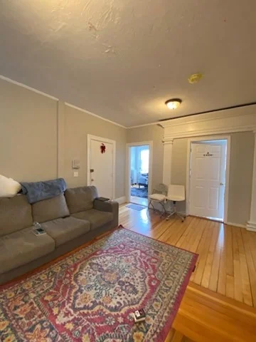 5 bed, 1 bath apartment for rent at 10 Glenville Ave Unit 3, Allston — photo 2 of 11