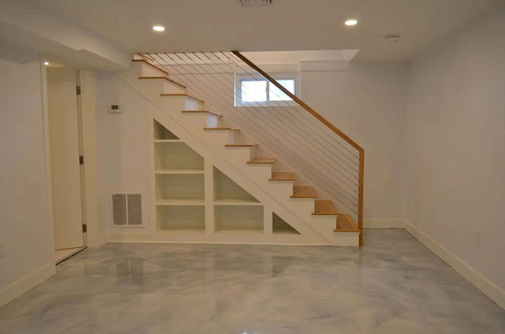 1 bed, 1 bath apartment for rent at 10 Gloucester Ave Unit B, Gloucester — photo 3 of 13