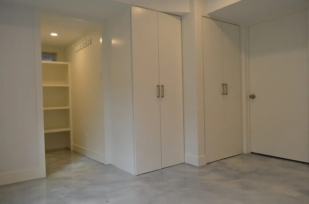 1 bed, 1 bath apartment for rent at 10 Gloucester Ave Unit B, Gloucester — photo 7 of 13