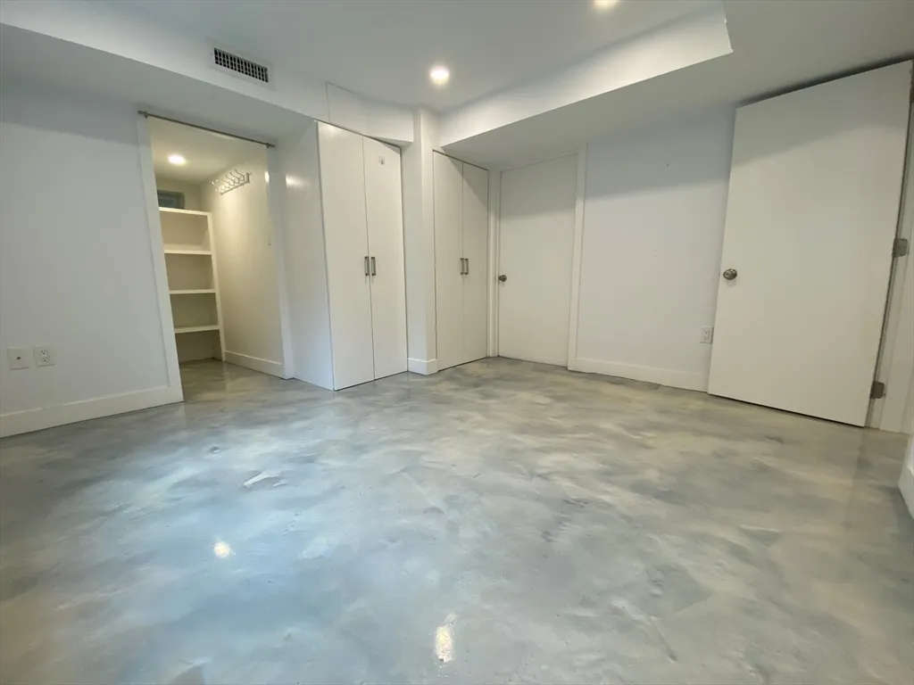 1 bed, 1 bath apartment for rent at 10 Gloucester Ave Unit B, Gloucester — photo 4 of 13