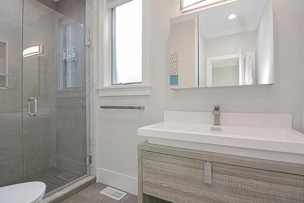 2 bed, 2 bath apartment for rent at 10 Grant St Unit 1, Winter Hill — photo 14 of 21