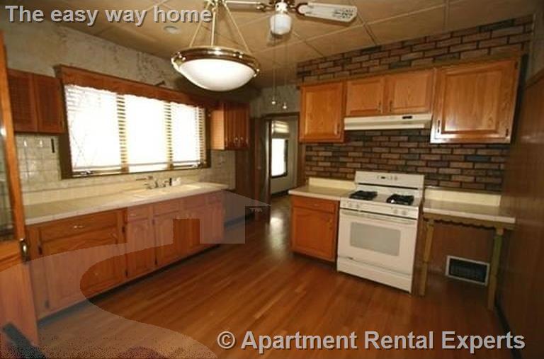 4 bed, 1 bath apartment for rent at 10 Greenleaf Ave Unit 2, Tufts — photo 3 of 6