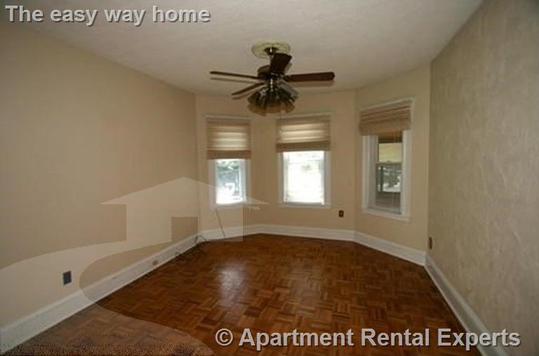 4 bed, 1 bath apartment for rent at 10 Greenleaf Ave Unit 2, Tufts — photo 4 of 6