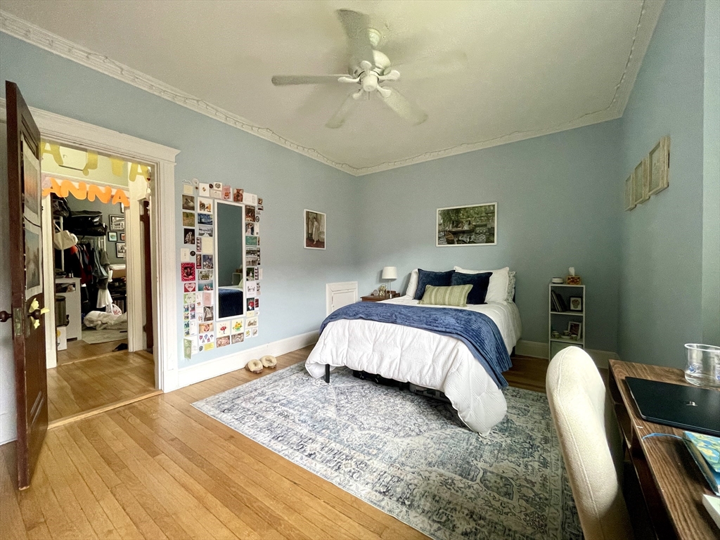 4 bed, 1 bath apartment for rent at 10 Greenway Ct Unit 3, Coolidge Corner — photo 4 of 8