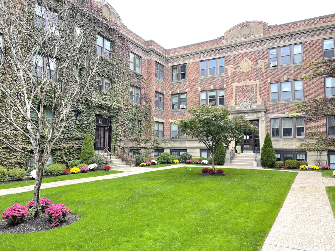 4 bed, 1 bath apartment for rent at 10 Greenway Ct Unit 4, Coolidge Corner — photo 21 of 22