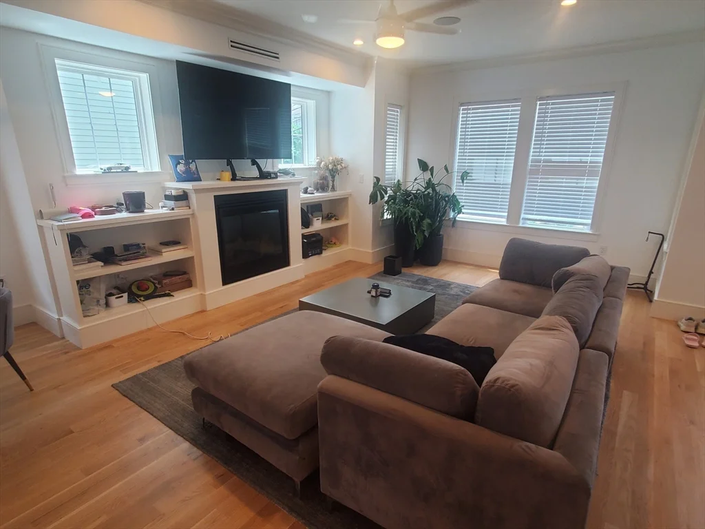 2 bed, 2 bath apartment for rent at 10 Hallet St Unit 1, Dorchester