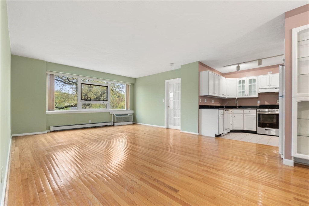 2 bed, 1 bath apartment for rent at 10 Hammond Pond Pkwy Unit 305, Chestnut Hill — photo 5 of 13