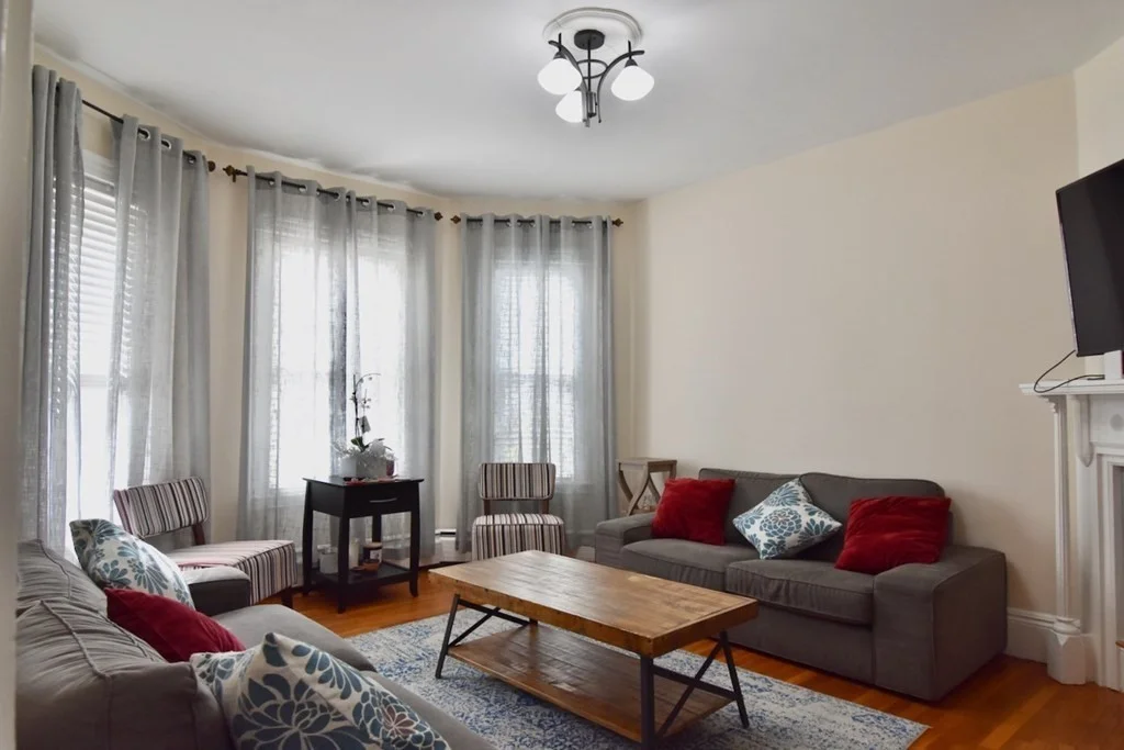 3 bed, 1 bath apartment for rent at 10 Hartland St Unit 1, Dorchester — photo 4 of 23