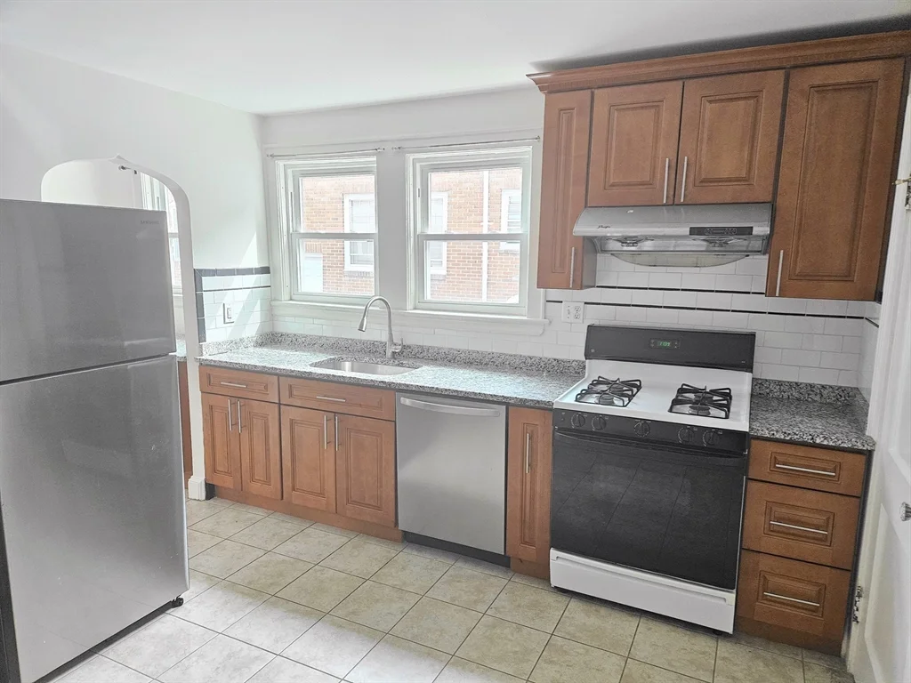 2 bed, 1 bath apartment for rent at 10 Hatherly Rd Unit 1, Brighton — photo 6 of 14