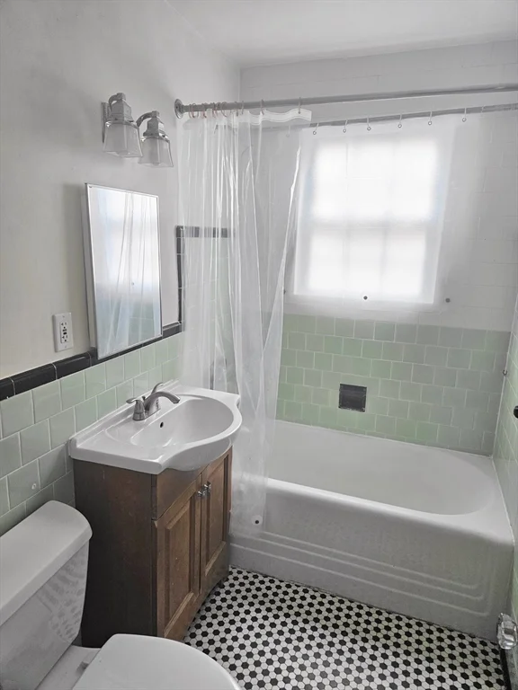 2 bed, 1 bath apartment for rent at 10 Hatherly Rd Unit 1, Brighton — photo 10 of 14