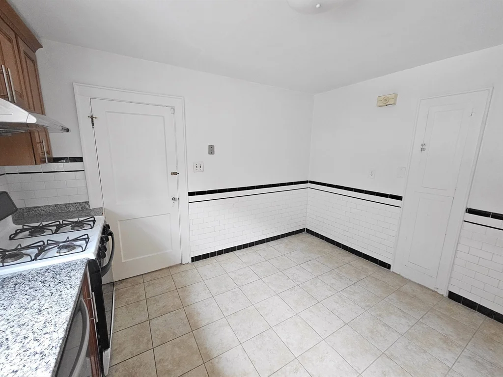 2 bed, 1 bath apartment for rent at 10 Hatherly Rd Unit 1, Brighton — photo 7 of 14