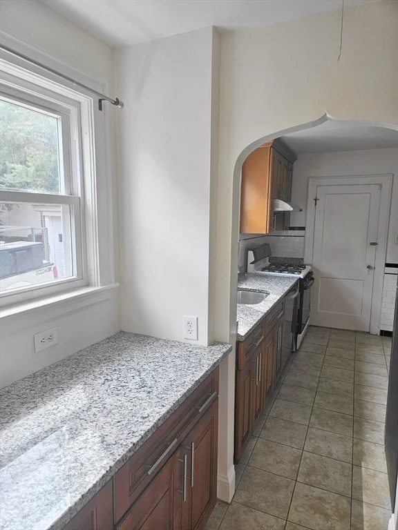2 bed, 1 bath apartment for rent at 10 Hatherly Rd Unit 1, Brighton — photo 5 of 14