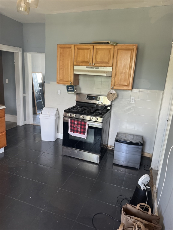 4 bed, 1 bath apartment for rent at 10 Helen St Unit 2, Dorchester — photo 9 of 9