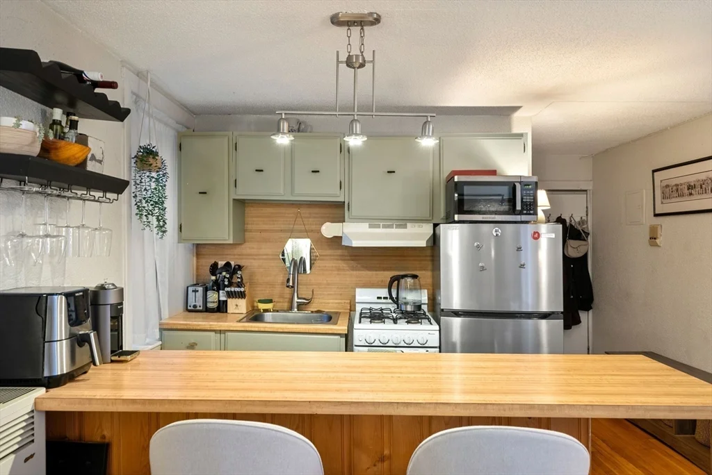 1 bed, 1 bath apartment for rent at 10 Henchman St Unit 2R, North End — photo 5 of 14