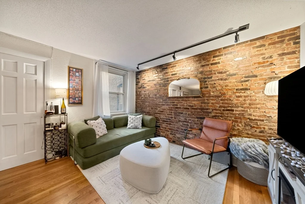 1 bed, 1 bath apartment for rent at 10 Henchman St Unit 2R, North End — photo 3 of 14