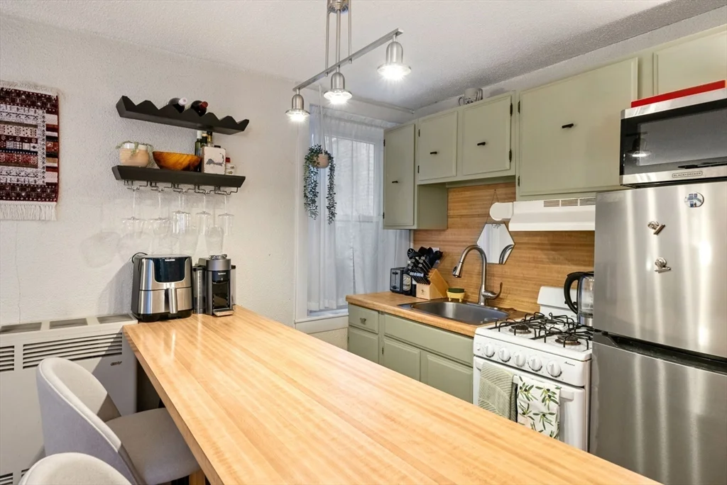 1 bed, 1 bath apartment for rent at 10 Henchman St Unit 2R, North End — photo 6 of 14