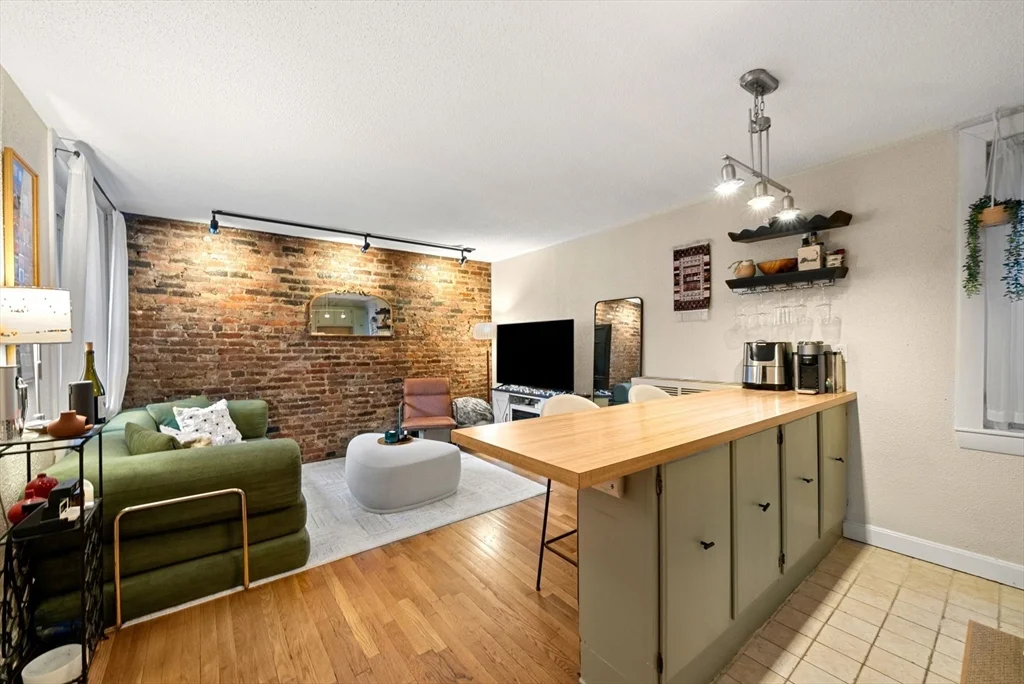 1 bed, 1 bath apartment for rent at 10 Henchman St Unit 2R, North End