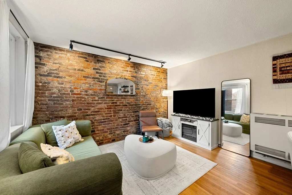 1 bed, 1 bath apartment for rent at 10 Henchman St Unit 2R, North End — photo 2 of 14