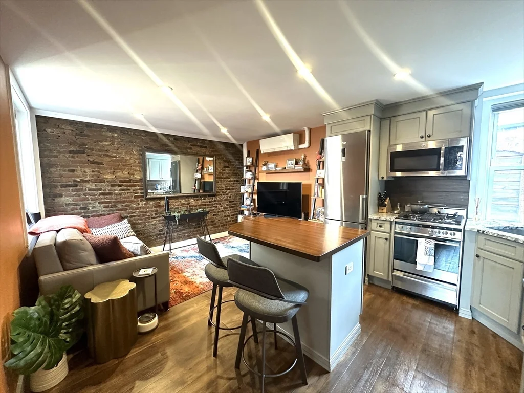 1 bed, 1 bath apartment for rent at 10 Henchman St Unit 5R, North End