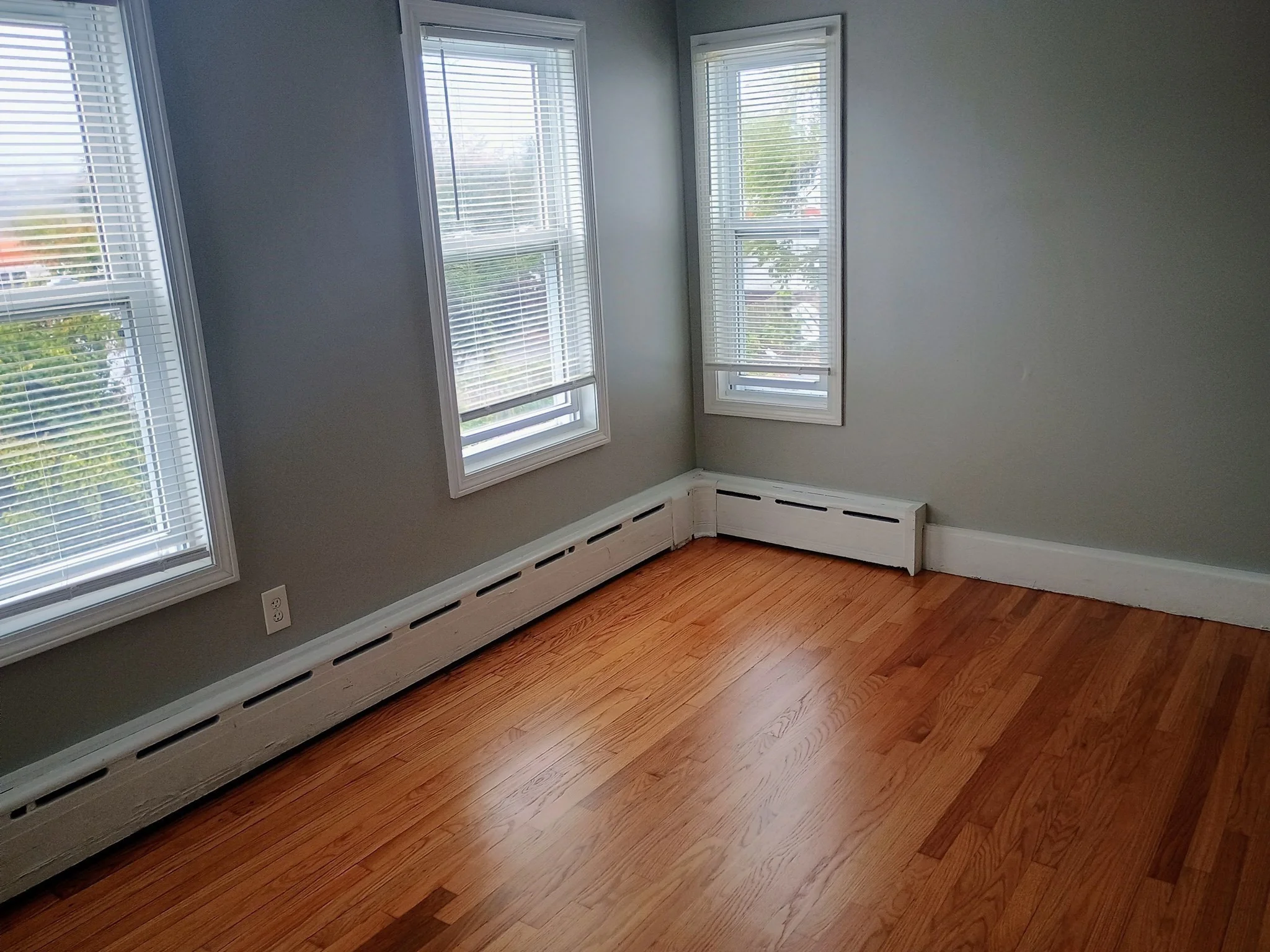 4 bed, 1 bath apartment for rent at 10 Hodges Ave Unit 2, Taunton — photo 4 of 9