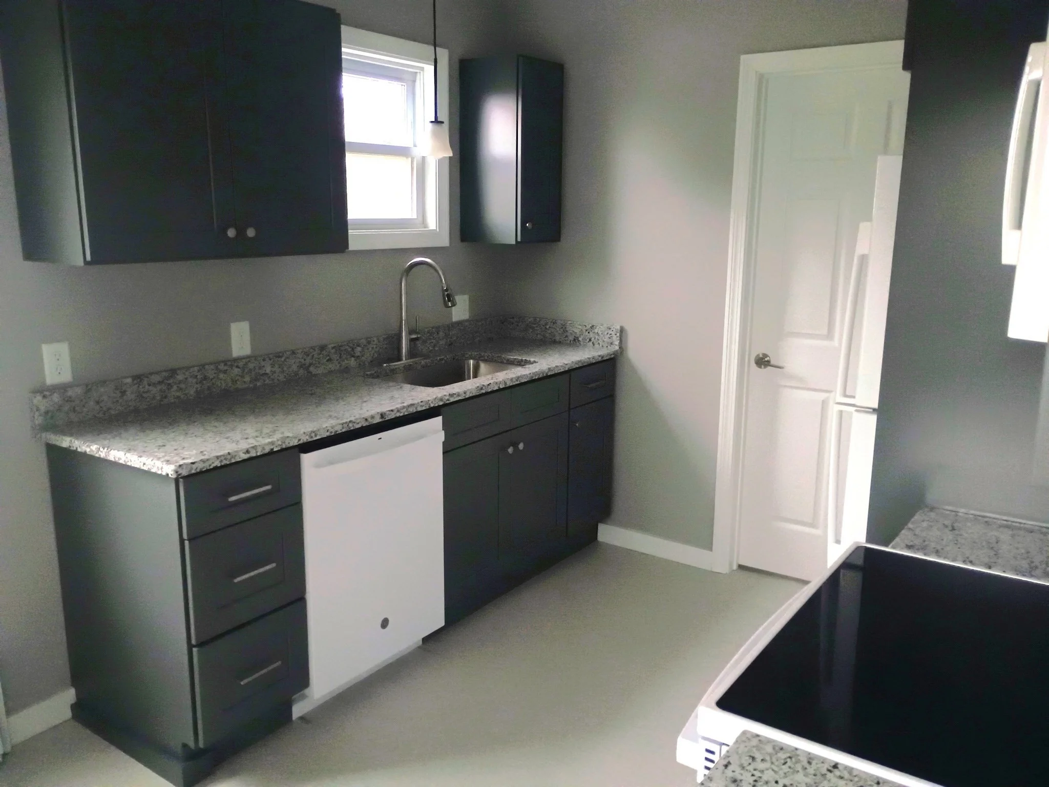 4 bed, 1 bath apartment for rent at 10 Hodges Ave Unit 2, Taunton — photo 2 of 9