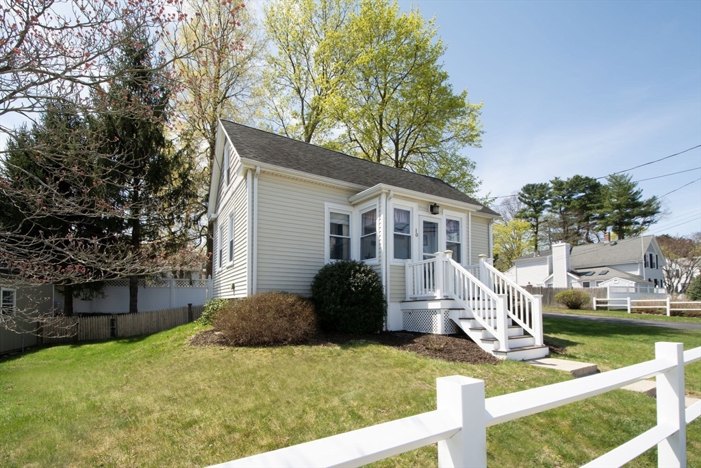 1 bed, 1 bath apartment for rent at 10 Hollis St, South Weymouth — photo 1 of 7
