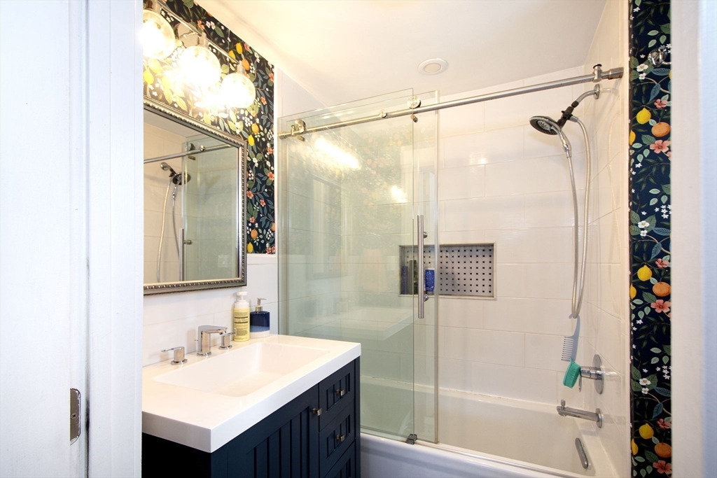 1 bed, 1 bath apartment for rent at 10 Hollis St, South Weymouth — photo 4 of 7