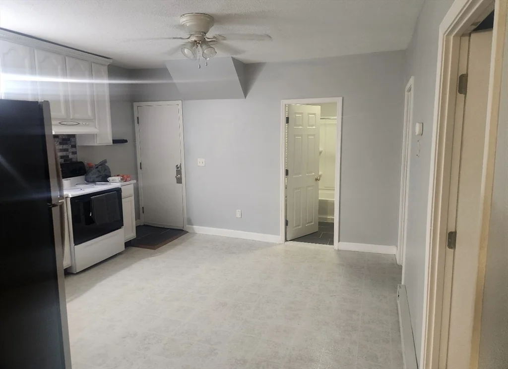 3 bed, 1 bath apartment for rent at 10 Holman St Unit A, Attleboro — photo 5 of 8