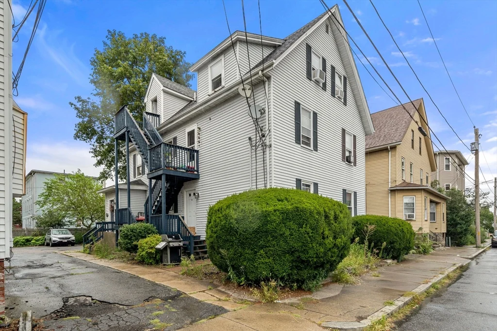 3 bed, 1 bath apartment for rent at 10 Holman St Unit A, Attleboro — photo 1 of 8