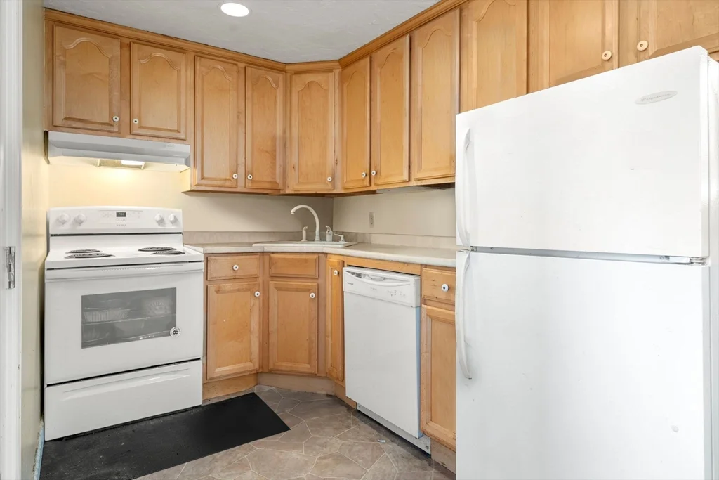 2 bed, 1 bath apartment for rent at 10 Holman St Unit C, Attleboro — photo 5 of 13