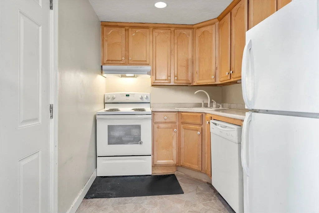 2 bed, 1 bath apartment for rent at 10 Holman St Unit C, Attleboro — photo 6 of 13