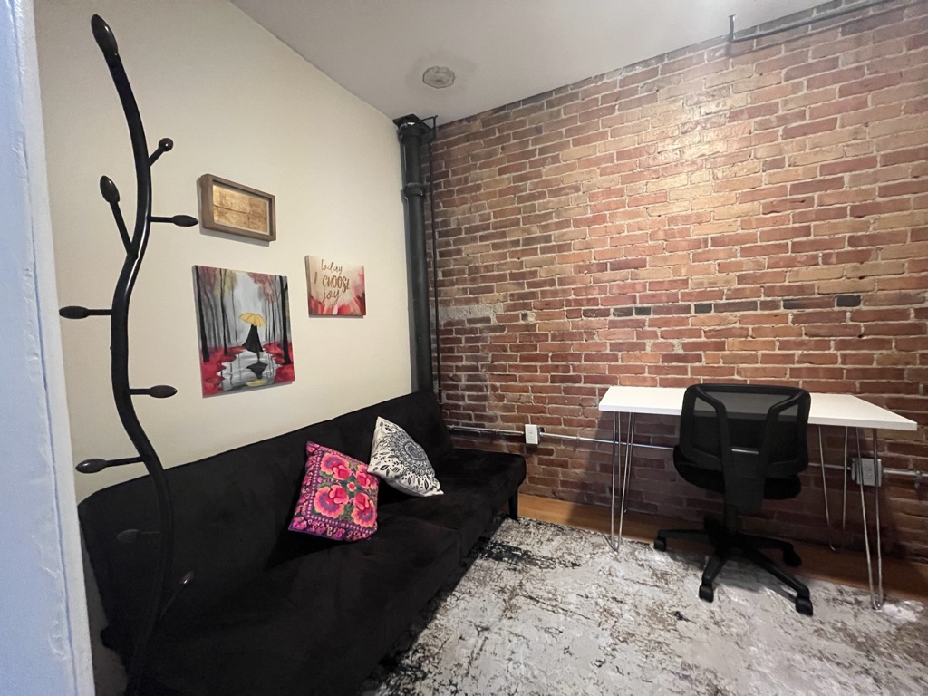 3.5 bed, 1.5 bath apartment for rent at 10 Homer Sq Unit 2, Prospect Hill — photo 5 of 36