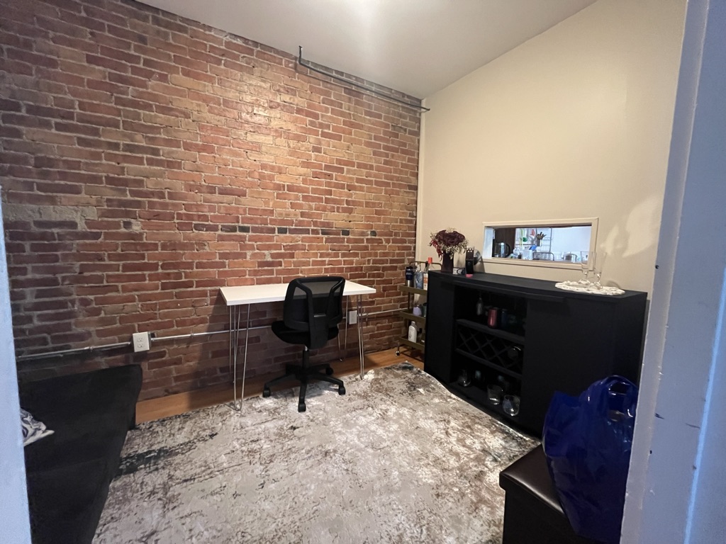3.5 bed, 1.5 bath apartment for rent at 10 Homer Sq Unit 2, Prospect Hill — photo 6 of 36