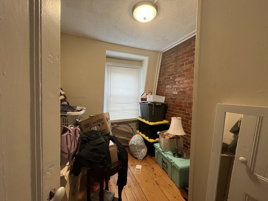 3.5 bed, 1.5 bath apartment for rent at 10 Homer Sq Unit 2, Prospect Hill — photo 23 of 36