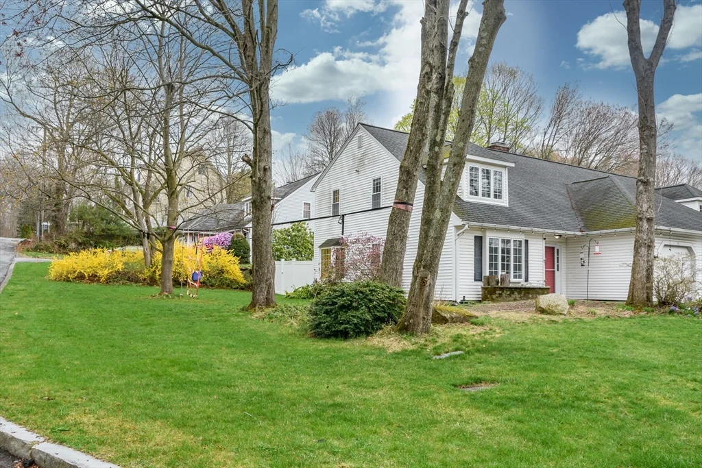 3 bed, 2 bath apartment for rent at 10 Homeward Ln Unit 10, Natick — photo 1 of 21