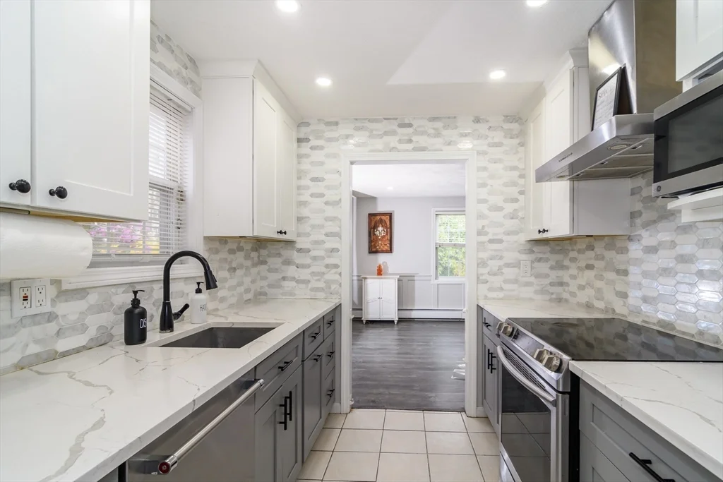 3 bed, 2 bath apartment for rent at 10 Homeward Ln Unit 10, Natick — photo 4 of 21
