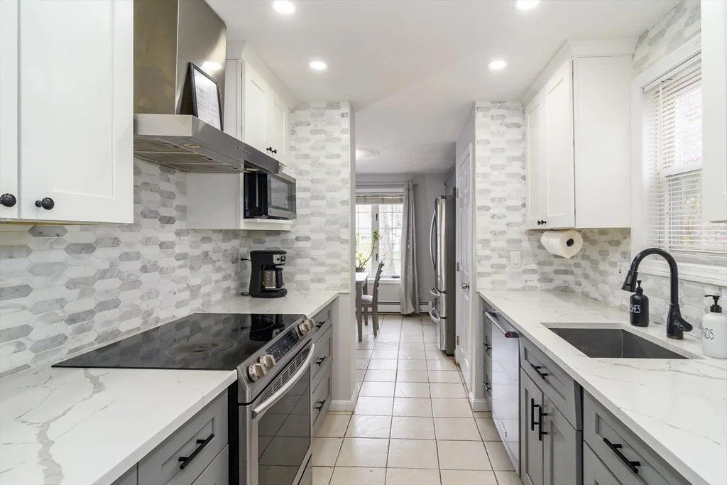 3 bed, 2 bath apartment for rent at 10 Homeward Ln Unit 10, Natick — photo 3 of 21