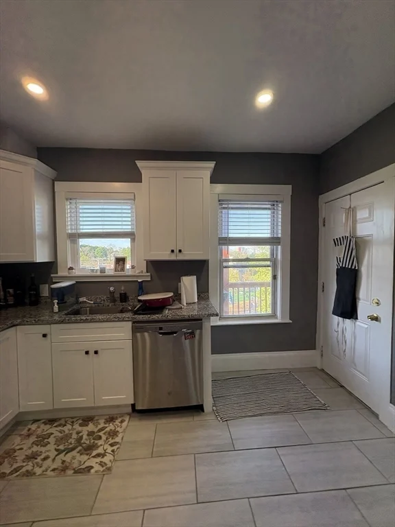 2 bed, 1 bath apartment for rent at 10 Houghton St Unit 3, Dorchester — photo 4 of 18