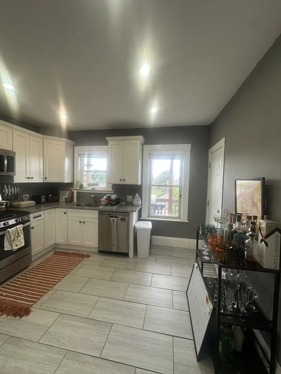 2 bed, 1 bath apartment for rent at 10 Houghton St Unit 3, Dorchester — photo 3 of 18