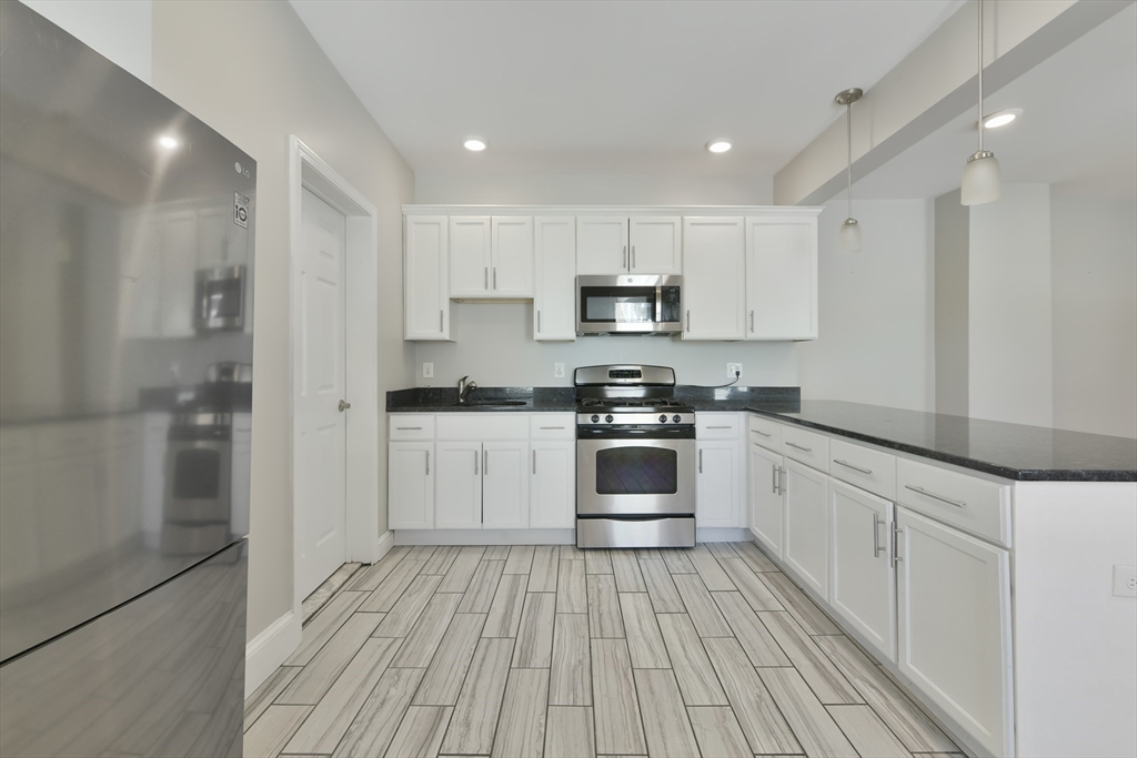 2 bed, 1 bath apartment for rent at 10 Howell Ct Unit 1, Chelsea — photo 3 of 12